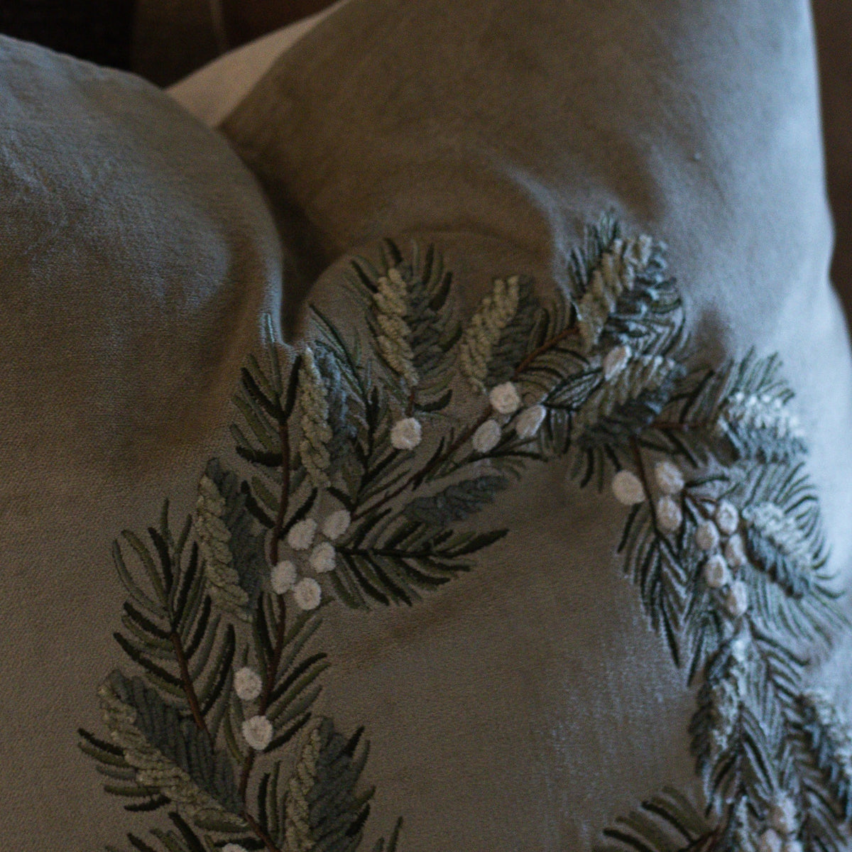 18" Wreath Pillow